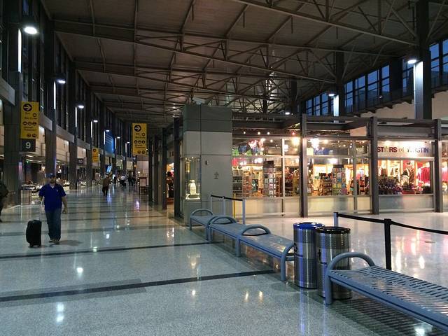 奥斯汀-伯格斯特国际机场