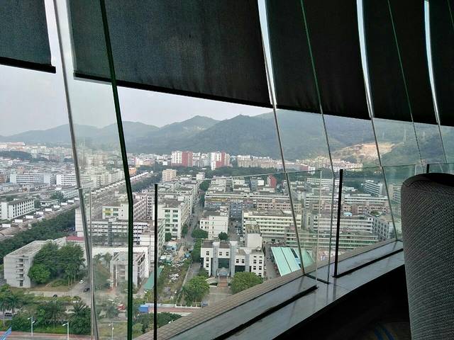 深圳宝利来国际大酒店·凤凰阁旋转餐厅