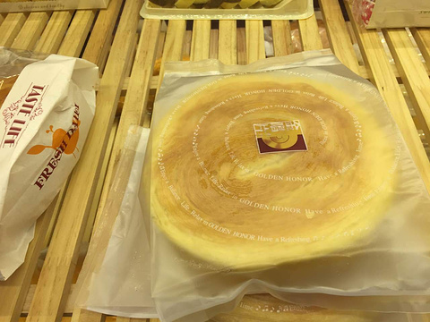 13元 热门点评: 共32条点评                   喜莲娜面包很好吃,品