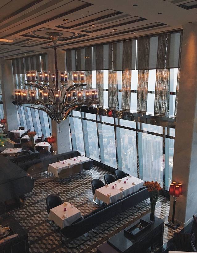 Café 100 by The Ritz-Carlton