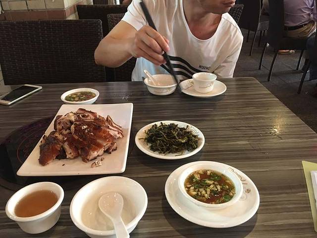 姐妹临高乳猪店(海垦路店)