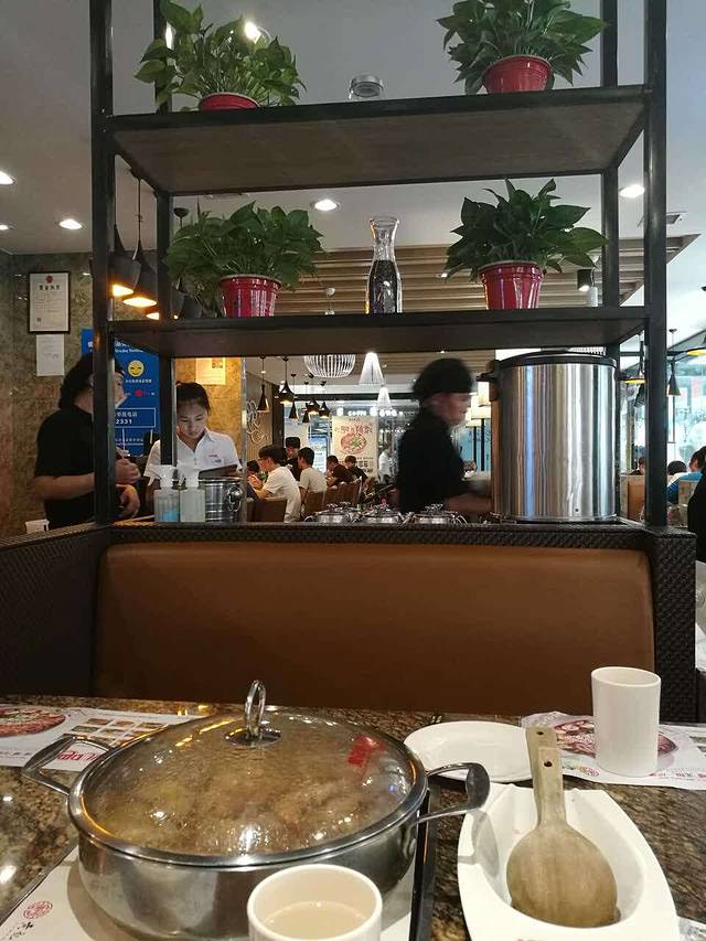 黄记煌三汁焖锅(保百购物广场店)