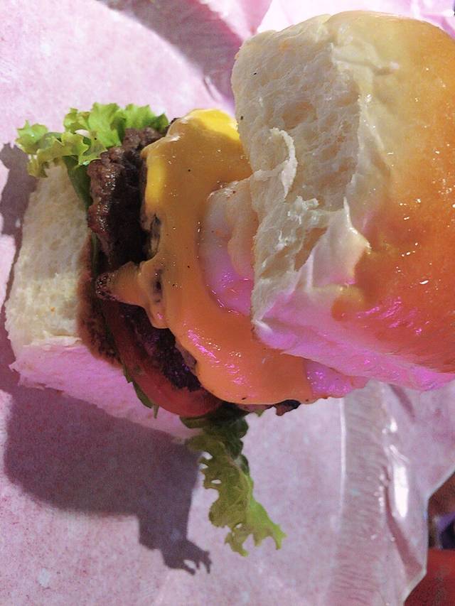 CHARLIE'S粉红汉堡(常熟路店)