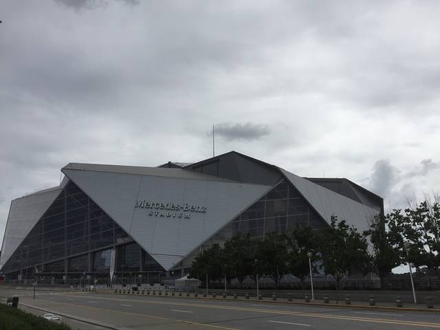 梅赛德斯·奔驰体育场