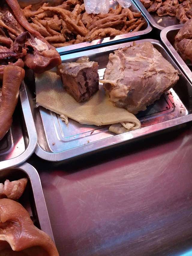 玉凤猪蹄叫化鸡