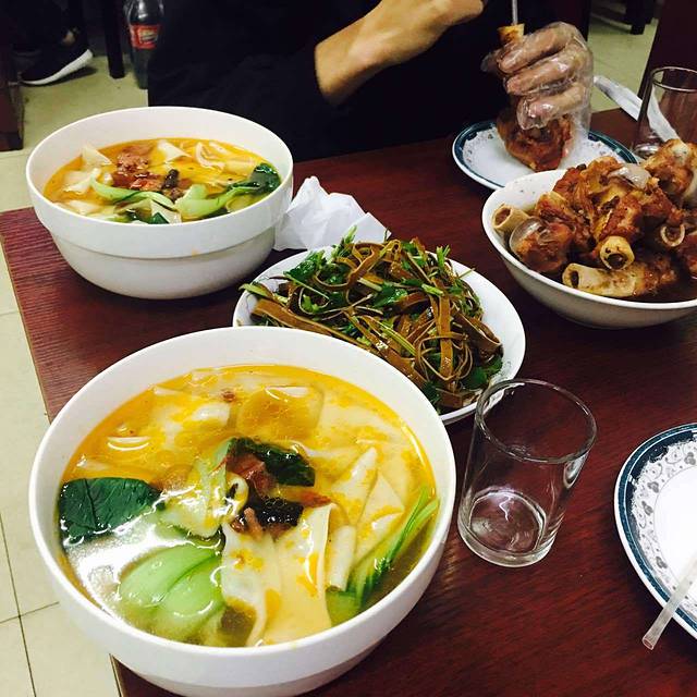 老侯棒骨板面馆