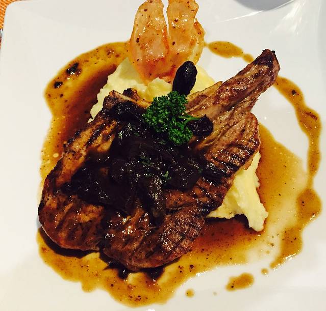 Salas Pool Restaurant