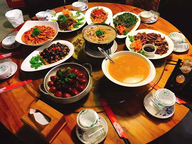 食色溪畔花园餐厅