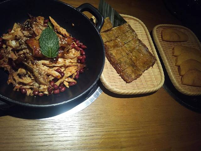 吃饭皇帝大·土家民族菜(长宁龙之梦店)