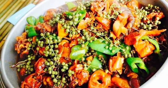 30元 特色:辣炒花蛤 炒千叶豆腐 脆皮鲅鱼 炒地三鲜 鲜花椒炒鸡 风味