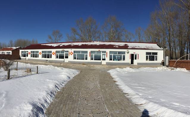 多伦湖原中园农家院