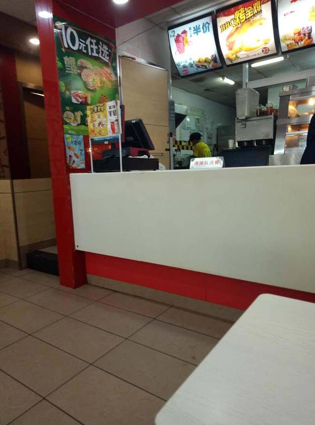 华莱士·全鸡汉堡(麻城步行街店)