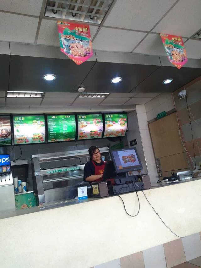 华莱士·炸鸡汉堡(司前店)