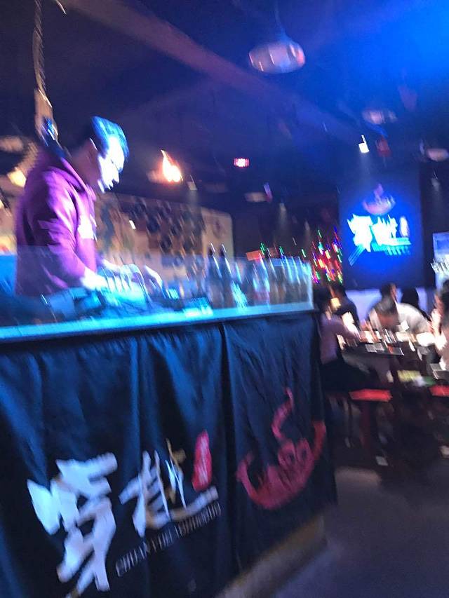 穿樾老火锅(一号桥直营店)