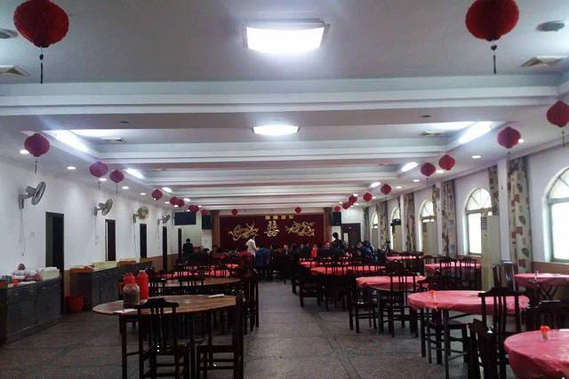 鸿记饭店(008乡道店)