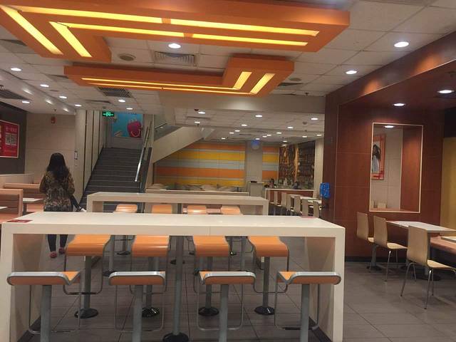 麦当劳(美都店)