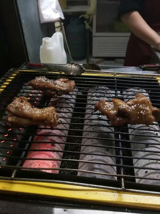 风狂烤猪蹄(小吃街鸿泰店)