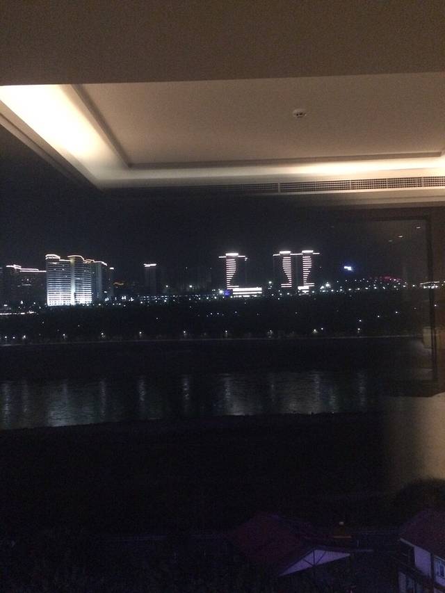 城市名人酒店·喝彩咖啡厅海鲜自助