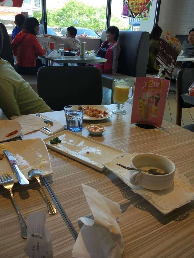 必胜客(万隆店)