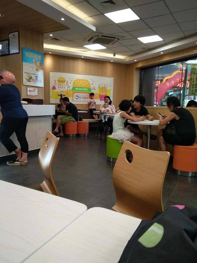 华莱士·全鸡汉堡(惠安崇武店)