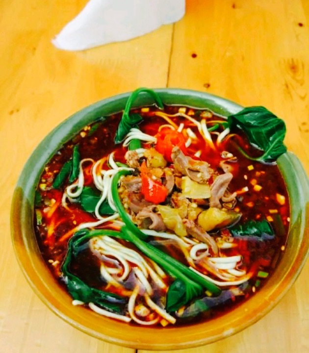 敏宴特色面特色:酸菜肉丝面 醪糟粉子 泡椒鸡杂面 红油抄手 干拌面