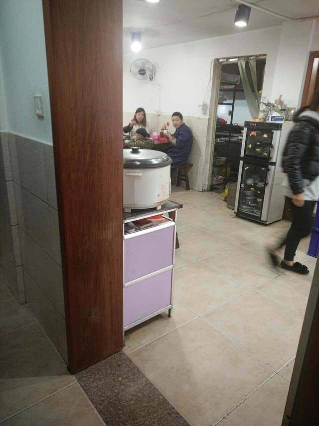 鸿记第一煲餐厅(乾元店)