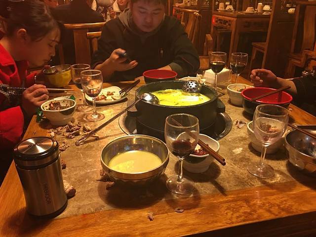 蜀中吴石锅养身板栗鸡