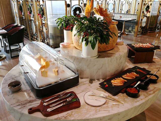 成都华尔道夫酒店·Brasserie 99 厨