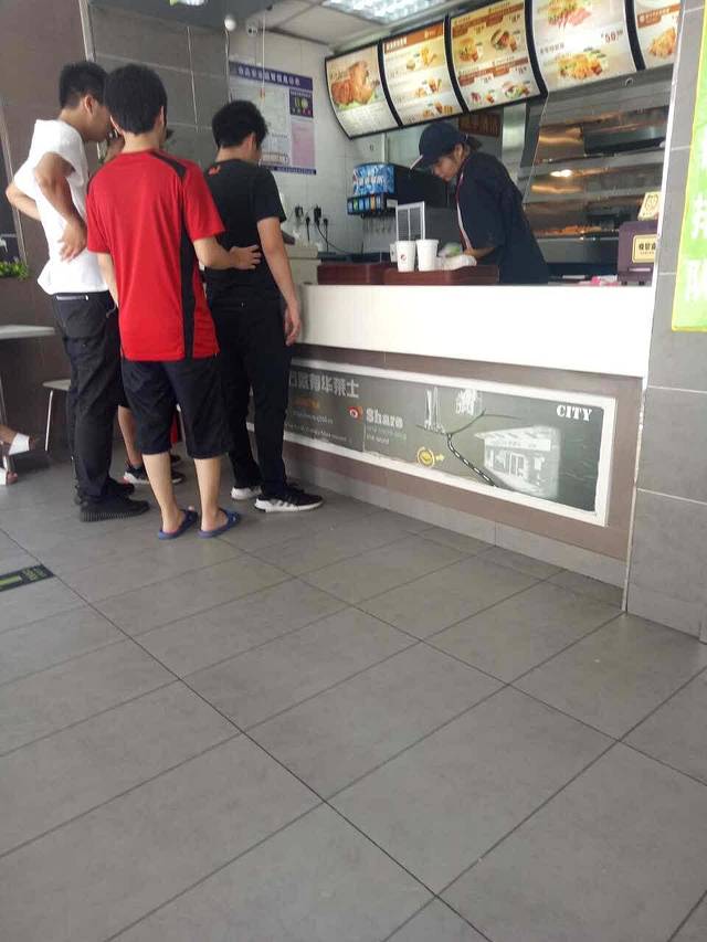 华莱士·全鸡汉堡(中百店)