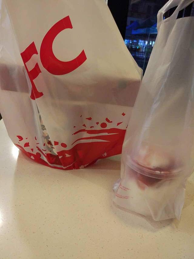 肯德基(崇阳信达步行街店)