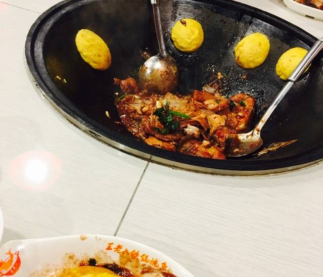 王老六铁锅炖鱼(镇江北路店)