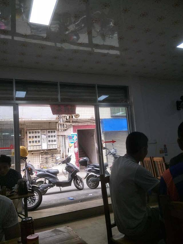 谭记川菜馆(绿塘北六路店)