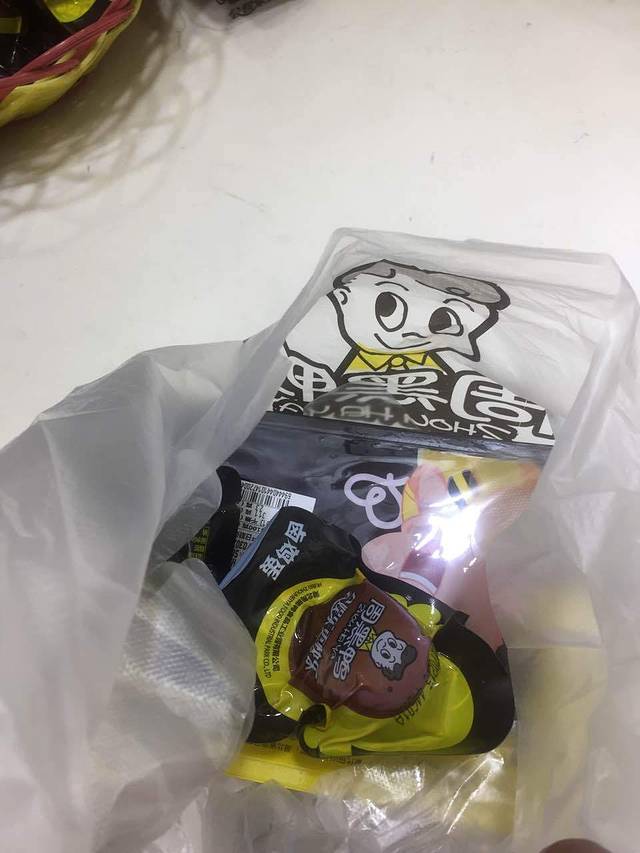 周黑鸭(十堰三堰客车站店)