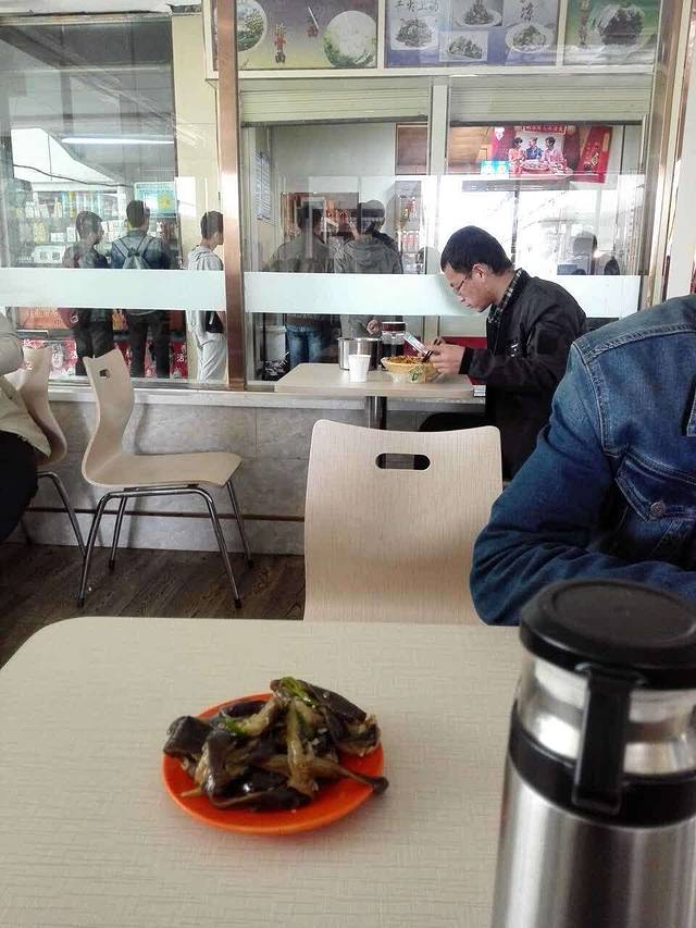 吴氏姐妹.臊子拌面