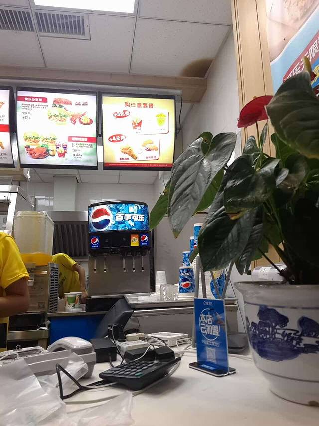 华莱士·全鸡汉堡(大润发店)