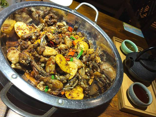 岳二郎田鸡·川菜牛蛙火锅(苗栗路店)