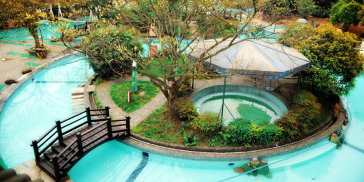 峨眉山灵秀温泉欢乐谷酒店 地址:峨眉山市天下名山灵秀苑内(温泉欢乐