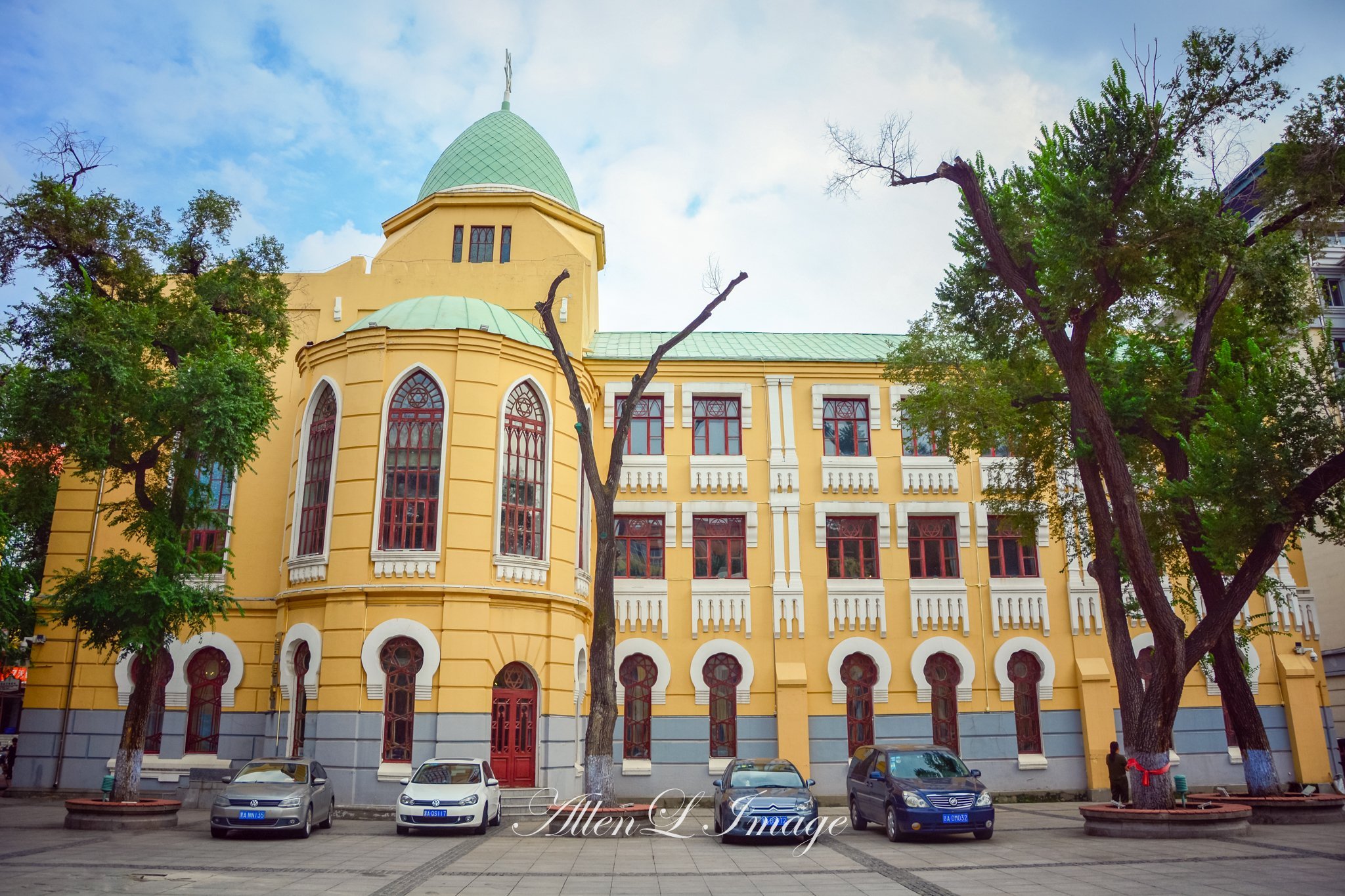 老会堂音乐厅的前身是哈尔滨犹太总会堂,历经岁月洗礼成为中国人民与
