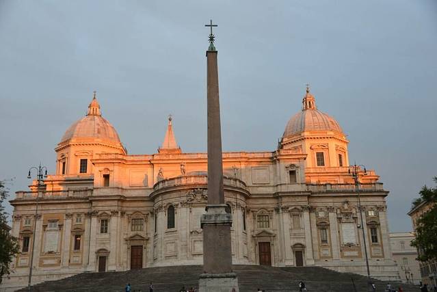 圣母大殿圣母玛利亚圆柱