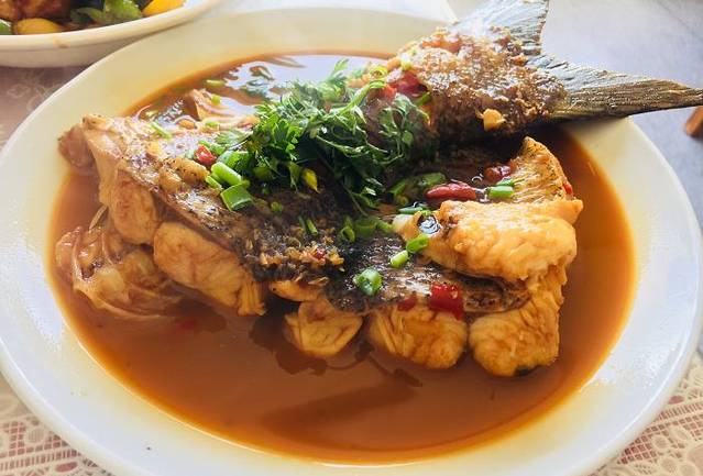 天乐农家鱼头王(天目湖店)