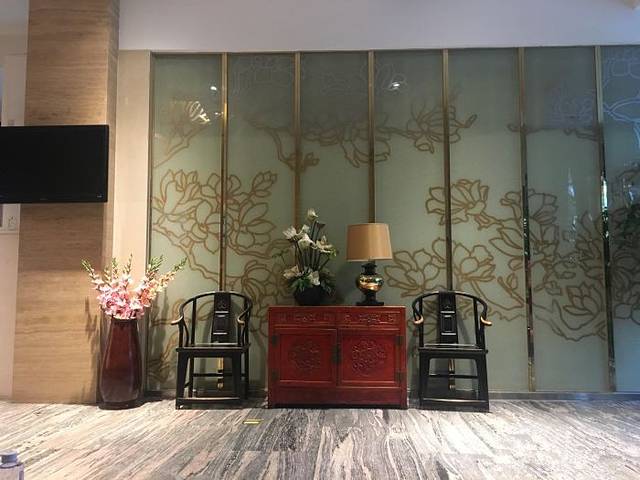 大鸭梨烤鸭店(埌西店)