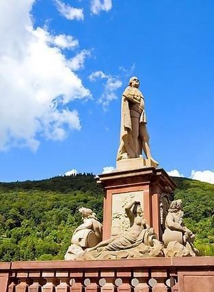 卡尔特奥多雕像