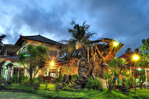 沙努尔海滩市场餐厅