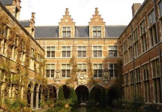 普朗坦-莫雷图斯博物馆