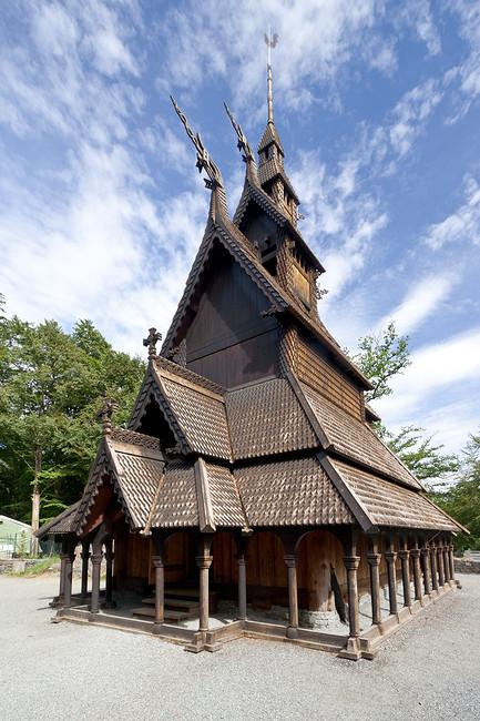 凡托特木板教堂是一座木结构教堂,于1883年移动到此地
