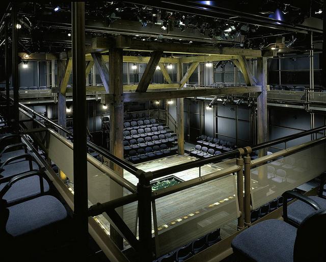 “镜子”戏剧公司