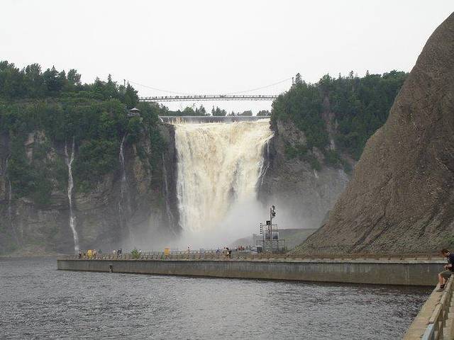 蒙特伦西瀑布