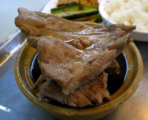 万和春排骨砂锅米饭(台东八路店)