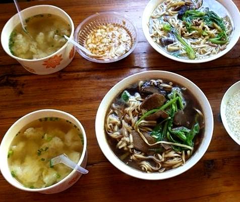 陆氏驰名真鲜的来馄饨摊