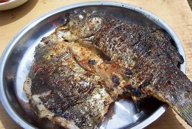 拉市海茶马古道烤鱼